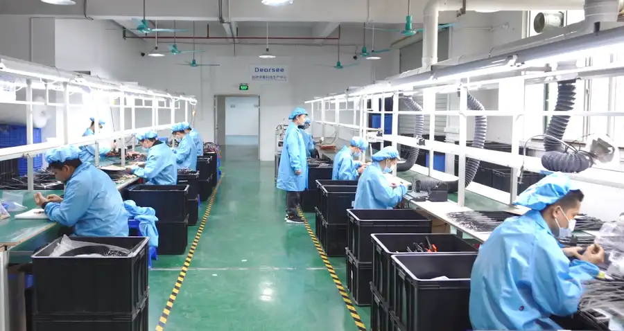 Production workshop with assembly workstations